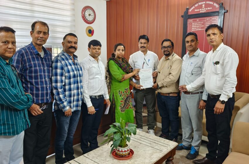  डबल ड्यूटी के खिलाफ शिक्षक एकजुट, संघर्ष तेज करने की चेतावनी।