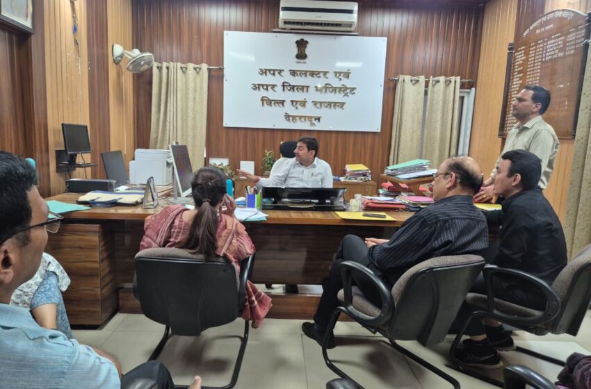  जिलाधिकारी ने संयुक्त मोर्चा और मुख्य शिक्षा अधिकारी से वार्ता हेतु की वीडियो कॉन्फ्रेंसिंग।