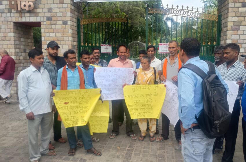  निर्माण मजदूरों के प्रतिनिधियों द्वारा मीटिंग की गई।