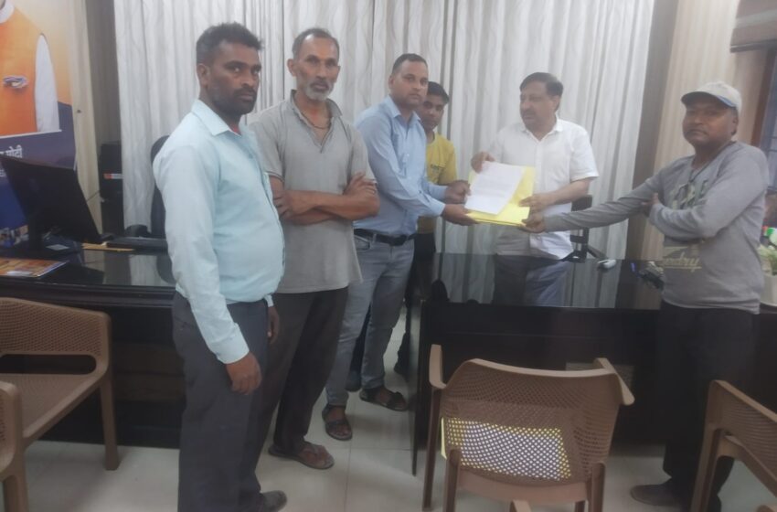  निर्माण मज़दूरों ने शहर भर में किये गए पोस्टर हस्ताक्षर अभियान को समाप्त किया।