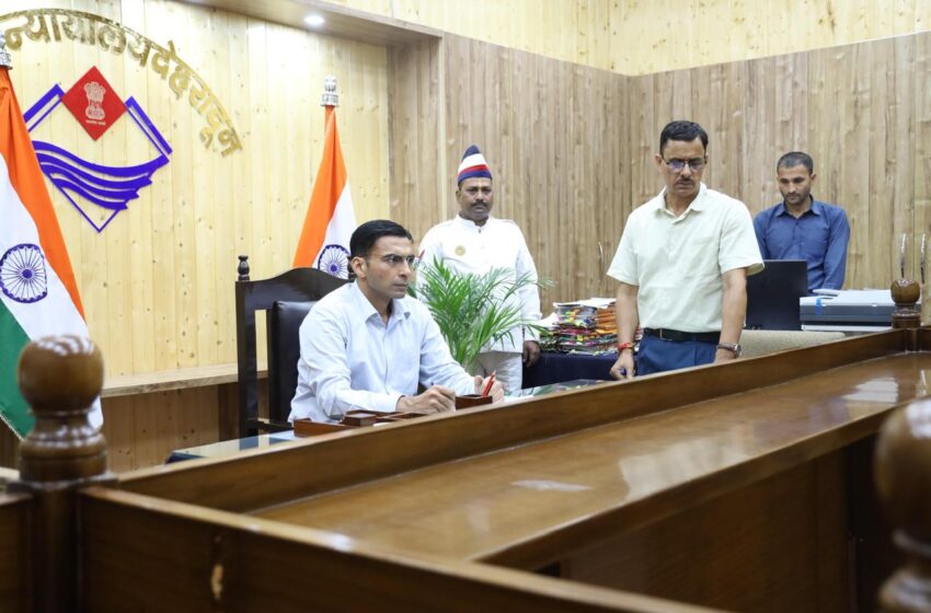  एटीएस कॉलोनी में बिल्डर पर जिला मजिस्ट्रेट का बड़ा एक्शन स्वतः संज्ञान लेकर गुंडा एक्ट में बुक कर किया जिला बदर।