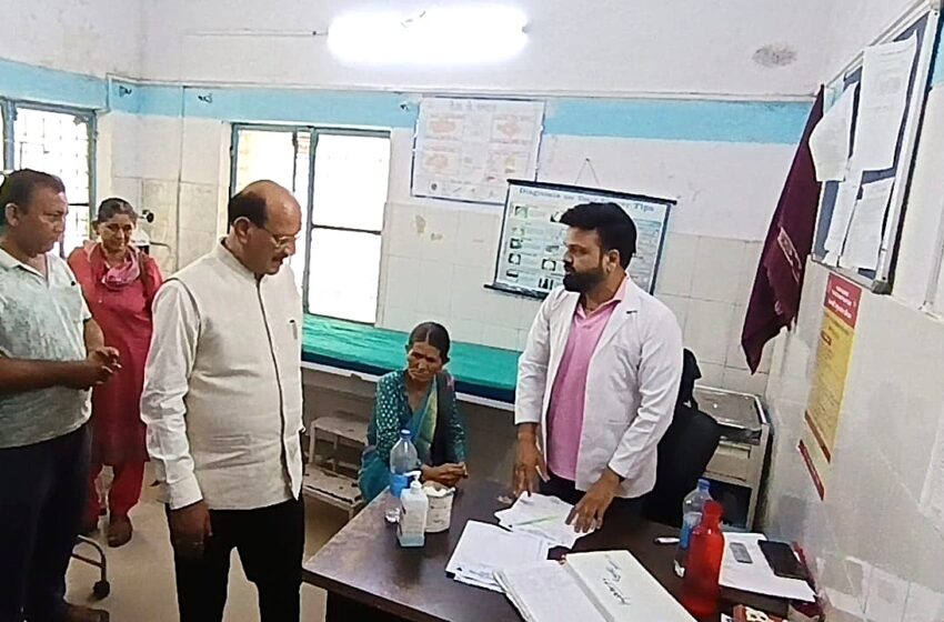  स्वास्थ्य मंत्री सुबोध उनियाल का सीएचसी रायपुर पर औचक निरीक्षण, व्यवस्थाओं को परखा।