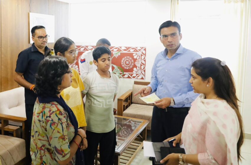  जिला प्रशासन प्रशासनिक दायित्वों तक सीमित न रहकर पीड़ित एवं संकटग्रस्त परिवारों के जीवन में वास्तविक परिवर्तन लाने का कार्य कर रहा है।