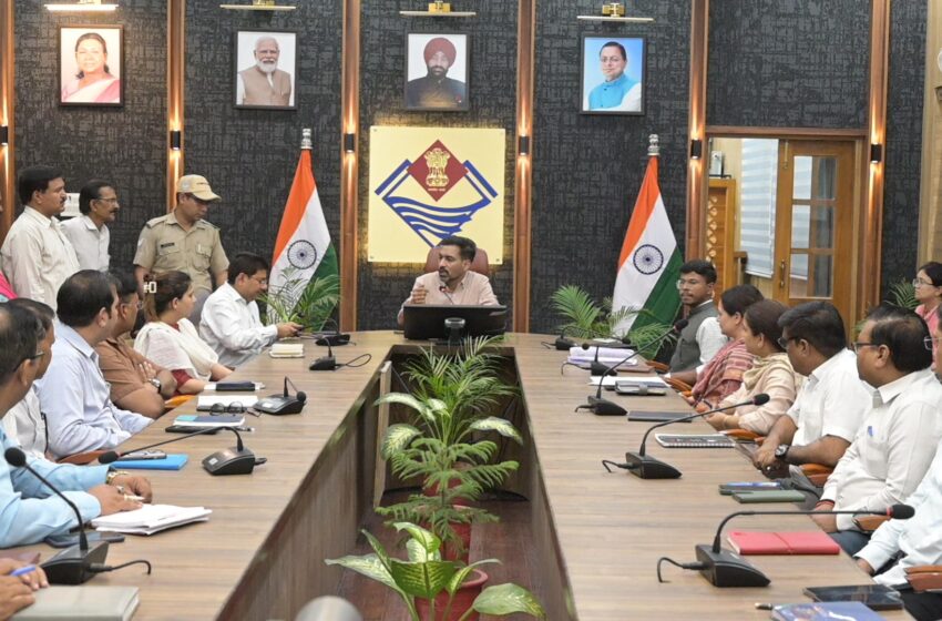  पदभार संभालते ही एक्शन में दिखे डीएम डॉ. आशीष चौहान, जन समस्याओं के त्वरित समाधान पर जोर।