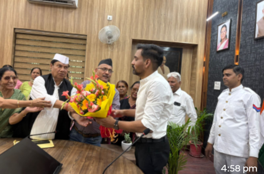  राज्य आंदोलनकारियों ने शहीद स्मारक पर एकत्र होकर बैठक आहूत कर नारेबाजी की।