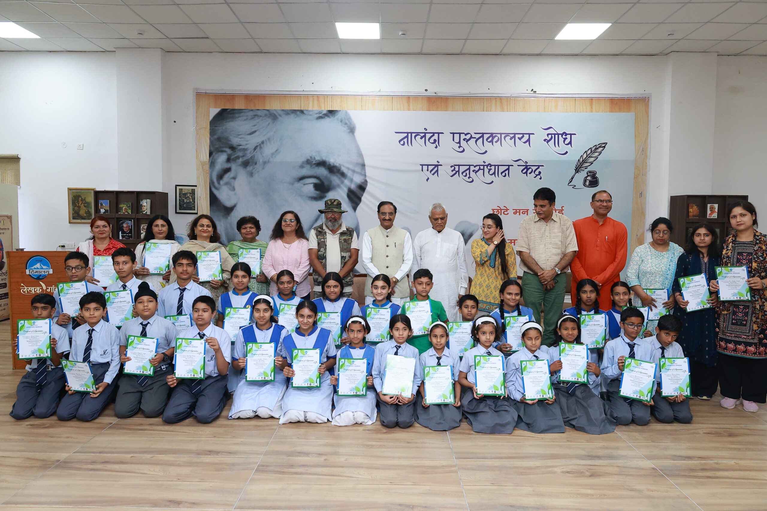  एक पेड़ मां के नाम’ अभियान के साथ लेखक गांव में पर्यावरण चेतना का संदेश।