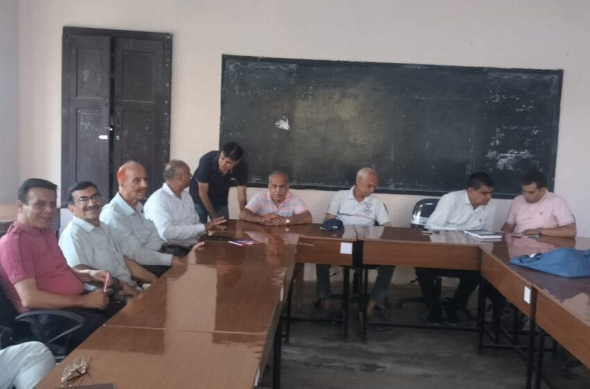  एसआईआर को अभियान को सफल बनाने के क्रम में सुपरवाइजर संतोष सैनी की अगुवाई में बैठक संपन्न हुई।