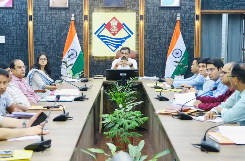  सीएम घोषणाओं के क्रियान्वयन में लापरवाही बर्दाश्त नहीं, डीएम ने दिए कड़े निर्देश।