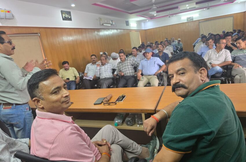  कार्यक्रम संयोजक धर्मेंद्र सिंह रावत एवं प्रांतीय नेतृत्व समिति के पदाधिकारियों द्वारा संयुक्त रूप से बैठक आयोजित की।