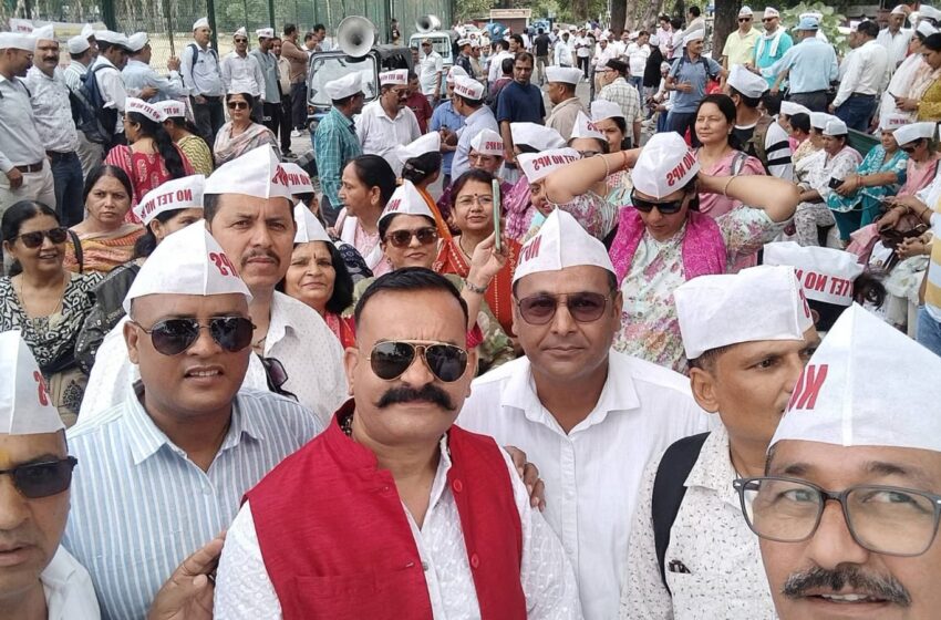  उत्तराखंड राज्य प्राथमिक शिक्षक संघ ने उत्तराखंड के समस्त जनपदों से आये शिक्षकों ने सचिवालय कूच किया।