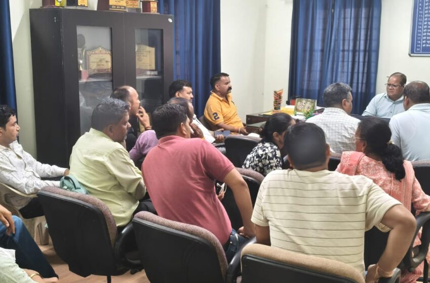  जनपद देहरादून के शिक्षकों के प्रतिनिधिमंडल ने जिला शिक्षा अधिकारी (बेसिक), देहरादून से भेंट की।