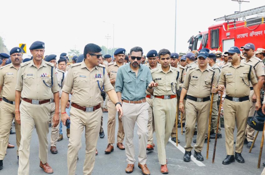  जिलाधिकारी डॉ. आशीष चौहान एवं वरिष्ठ पुलिस अधीक्षक प्रमेन्द्र डोबाल ने प्रवेश सीमा पांवटा साहिब पहुंचकर सुरक्षा व्यवस्थाओं का जायजा लिया।