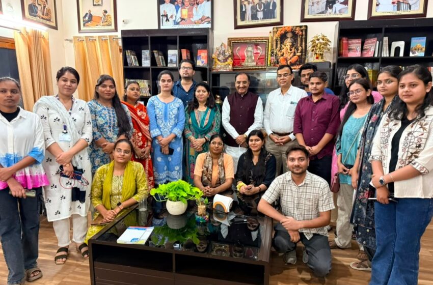  देश के पहले लेखक गांव में लखनऊ विश्वविद्यालय के एम.एड. विद्यार्थियों का शैक्षणिक भ्रमण किया कार्यक्रम।