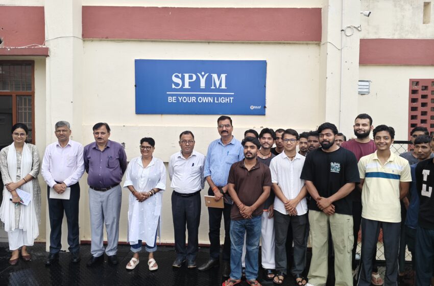  निदेशक समाज कल्याण संजय कुमार ने समाज कल्याण विभाग द्वारा संचालित राजकीय नशा मुक्ति केंद्र का निरीक्षण किया।