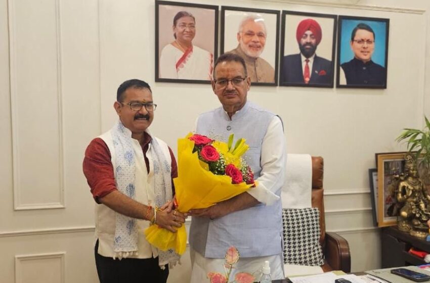  वरिष्ठ उत्तराखंड राज्य आंदोलनकारी वीरेंद्र सिंह रावत राज्य कर अधिकारी पद पर पदोन्नत किए जाने पर किए गए सम्मानित।