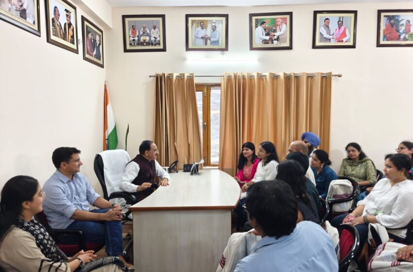  आईआईटी रुड़की के नेतृत्व में देशभर के शिक्षकों ने किया देश के पहले लेखक गांव का शैक्षणिक भ्रमण।