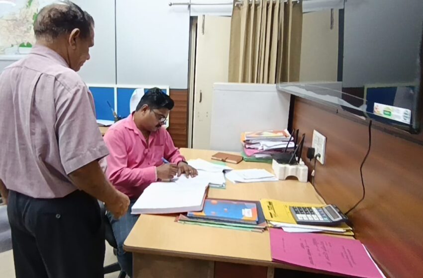  जिलाधिकारी डॉ. आशीष चौहान की देख में जिला आपातकालीन परिचालन केंद्र (DEOC) से जिले में मौसम एवं आपदा संबंधी परिस्थितियों की लगातार निगरानी की जा रही है।
