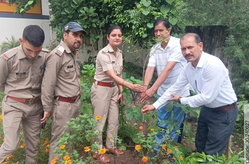  अंतर्राष्ट्रीय बाघ दिवस के अवसर पर राजाजी टाइगर रिजर्व की रामगढ़ रेंज द्वारा राजकीय प्राथमिक विद्यालय रामगढ़ में कार्यक्रम का आयोजन किया।