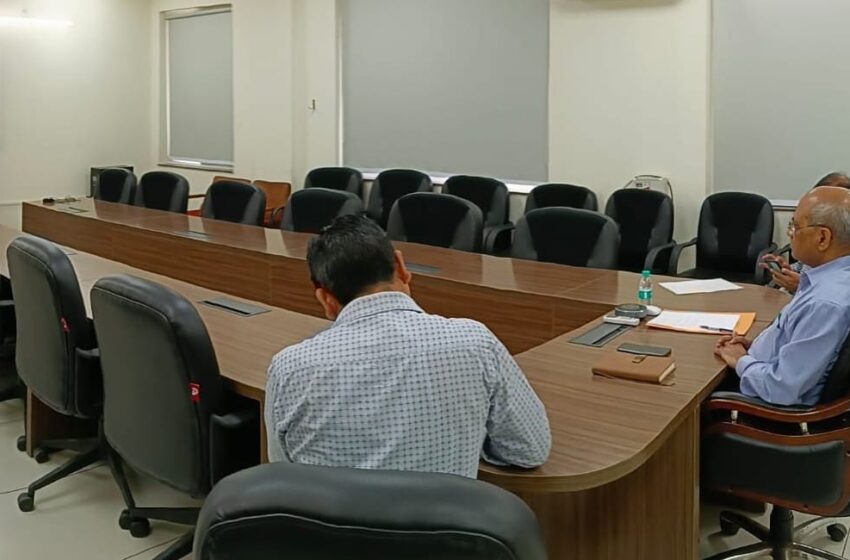  आपदा राहत कार्यों में तेजी लाएं, अवरुद्ध मार्गों को प्राथमिकता से खोलें ::::: आयुक्त आनंद स्वरूप।