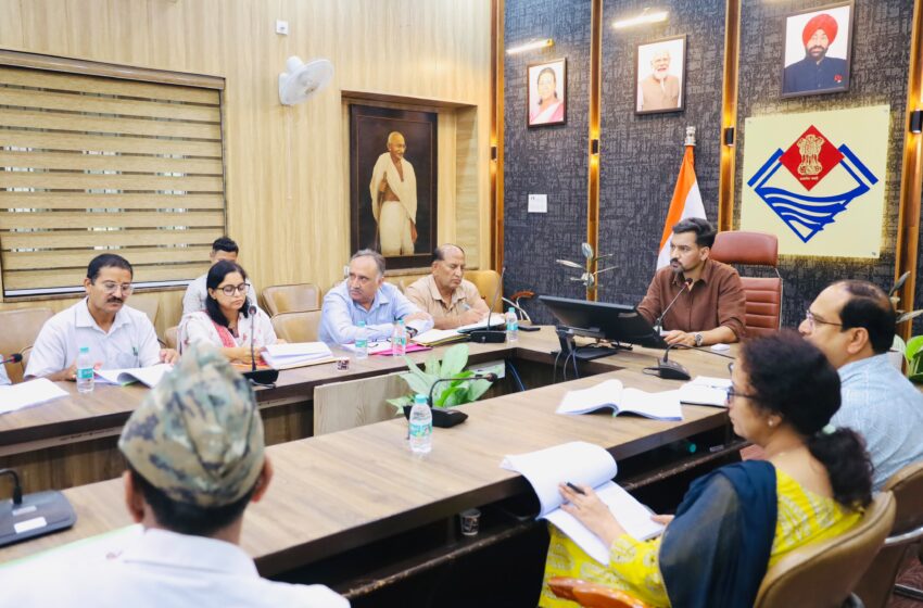  जिला चिकित्सालय के घटते राजस्व के कारणों की जांच कर विस्तृत रिपोर्ट प्रस्तुत करने के डीएम ने दिए निर्देश।