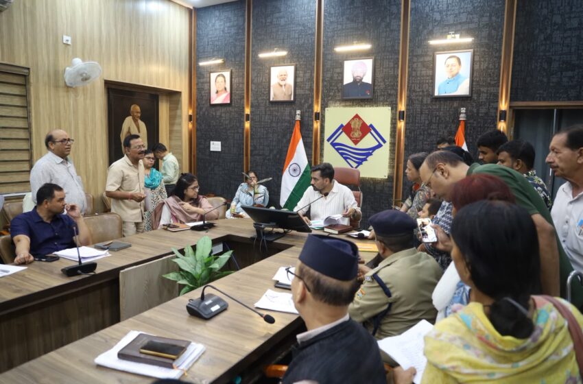  समाधान दिवस में डीएम ने 109 फरियादियों की सुनी समस्याएं, अधिकांश मामलों का मौके पर किया निस्तारण।
