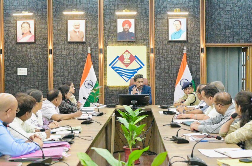  सड़क सुरक्षा पर डीएम का सख्त एक्शन।