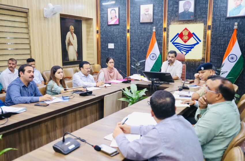  स्वतंत्रता दिवस की तैयारियों को लेकर डीएम डॉ0 आशीष चौहान ने की समीक्षा बैठक।