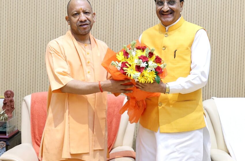  उत्तराखंड के पूर्व मुख्यमंत्री, पूर्व केंद्रीय शिक्षा मंत्री डॉ. रमेश पोखरियाल ‘निशंक’ ने उत्तर प्रदेश के मुख्यमंत्री योगी आदित्यनाथ से शिष्टाचार भेंट की।