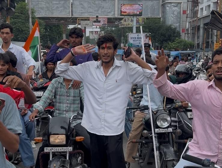  स्वतंत्रता दिवस पर टीम शिवम पंडित ने निकाली भव्य देशभक्ति रैली।