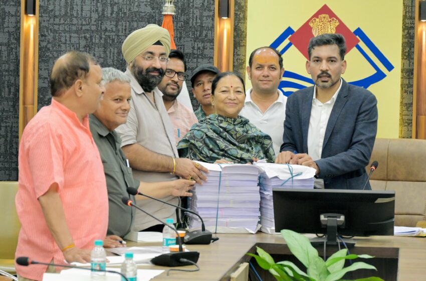  मतदाता पुनरीक्षण को लेकर राजनीतिक दलों के साथ डीएम की अहम बैठक।