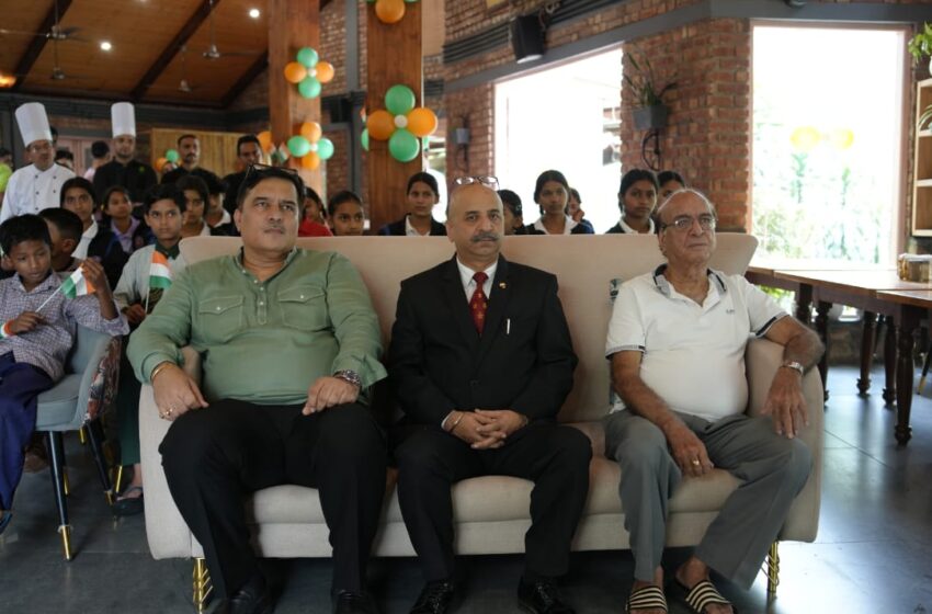  स्वतंत्रता सेनानियों और युद्ध वीरों को किया नमन ।