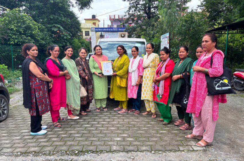  पर्यावरण सखियों को मिला कचरा संग्रहण वाहन।