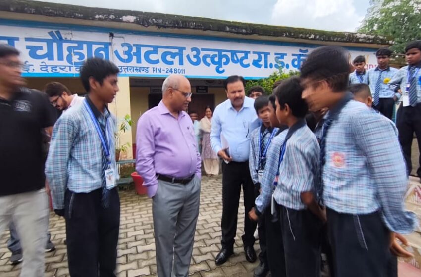  आयुक्त गढ़वाल ने सहसपुर में विशेष शिविरों का निरीक्षण किया ।
