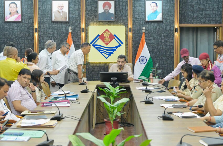  कलेक्ट्रेट में समाधान दिवसः 140 जनसमस्याएं प्रस्तुत, नाले पर कब्जे से लेकर पेंशन ठगी और संपत्ति विवादों पर डीएम के कड़े निर्देश।