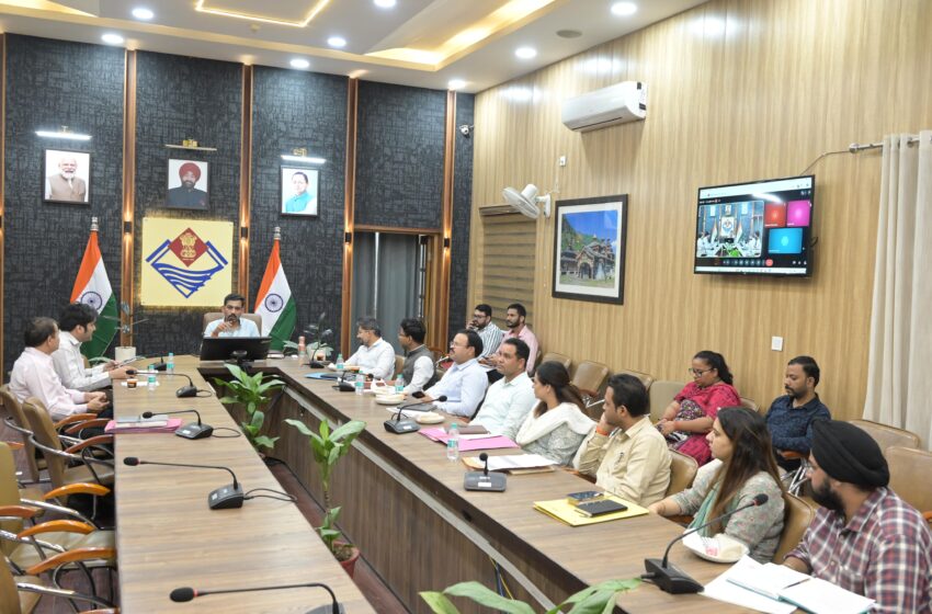  विशेष गहन पुनरीक्षण की आयोग की टीम ने की समीक्षा।