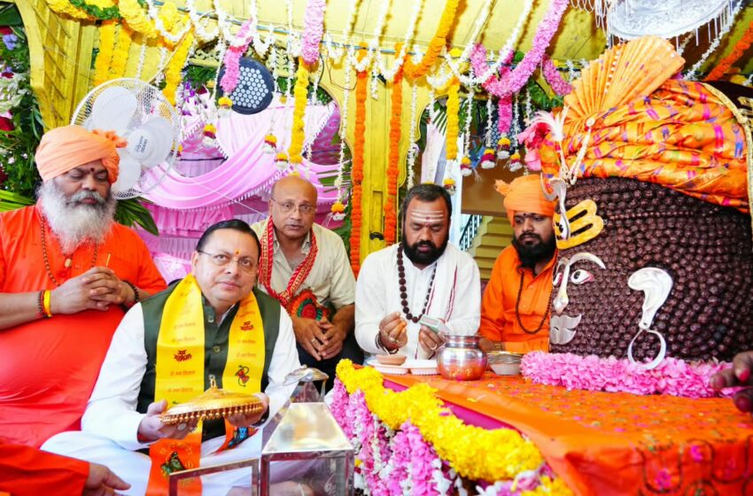  टपकेश्वर महादेव की भव्य शोभायात्रा में शामिल हुए मुख्यमंत्री श्री पुष्कर सिंह धामी।