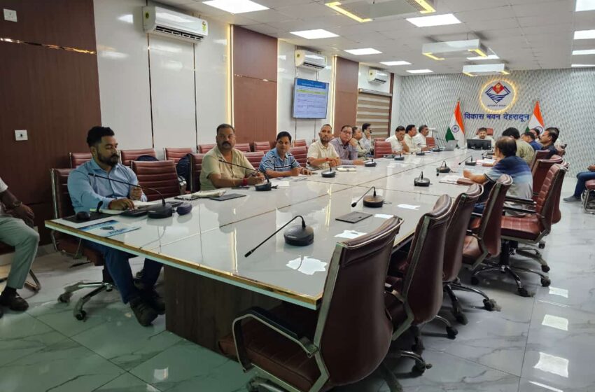  नौले-धारों और नदियों के पुनर्जीवन को लेकर डीएम ने दिए प्रभावी कार्ययोजना के निर्देश।