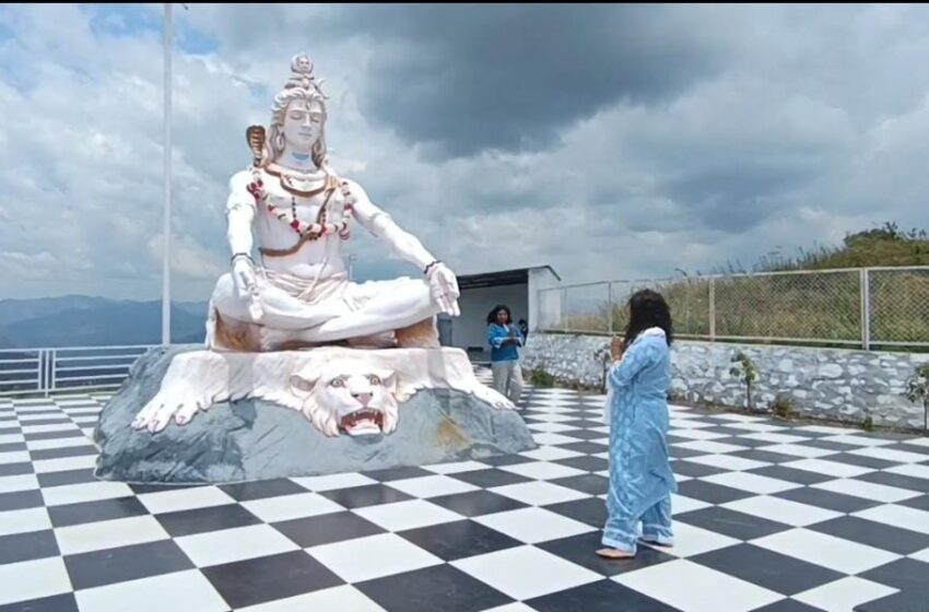  पहाड़ की चोटी पर शिव का धाम, जहां पहुंचकर ठहर जाता है मन।