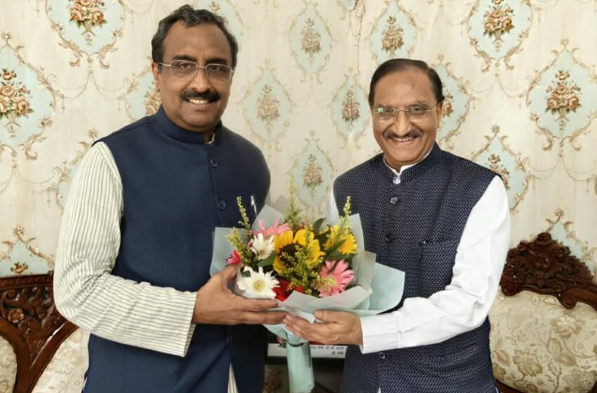  राम माधव और डॉ. ‘निशंक’ की हुई भेंट।