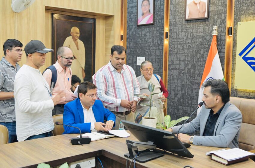  अपनों की प्रताड़ना से टूटे बुजुर्ग, न्याय की आस में पहुंचे समाधान दिवस।