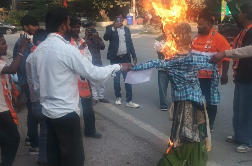  उत्तराखंड को घुसपैठिया कहने पर अखिलेश यादव के खिलाफ शिवसेना का जोरदार प्रदर्शन।