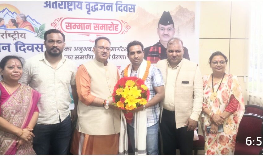 सैनिक कल्याण मंत्री  श्री गणेश जोशी जी ने महानगर मंत्री एवं श्रीदेव सुमन नगर मंडल के प्रभारी श्री जगदीश सेमवाल (पूर्व सैनिक) का किया सम्मान।